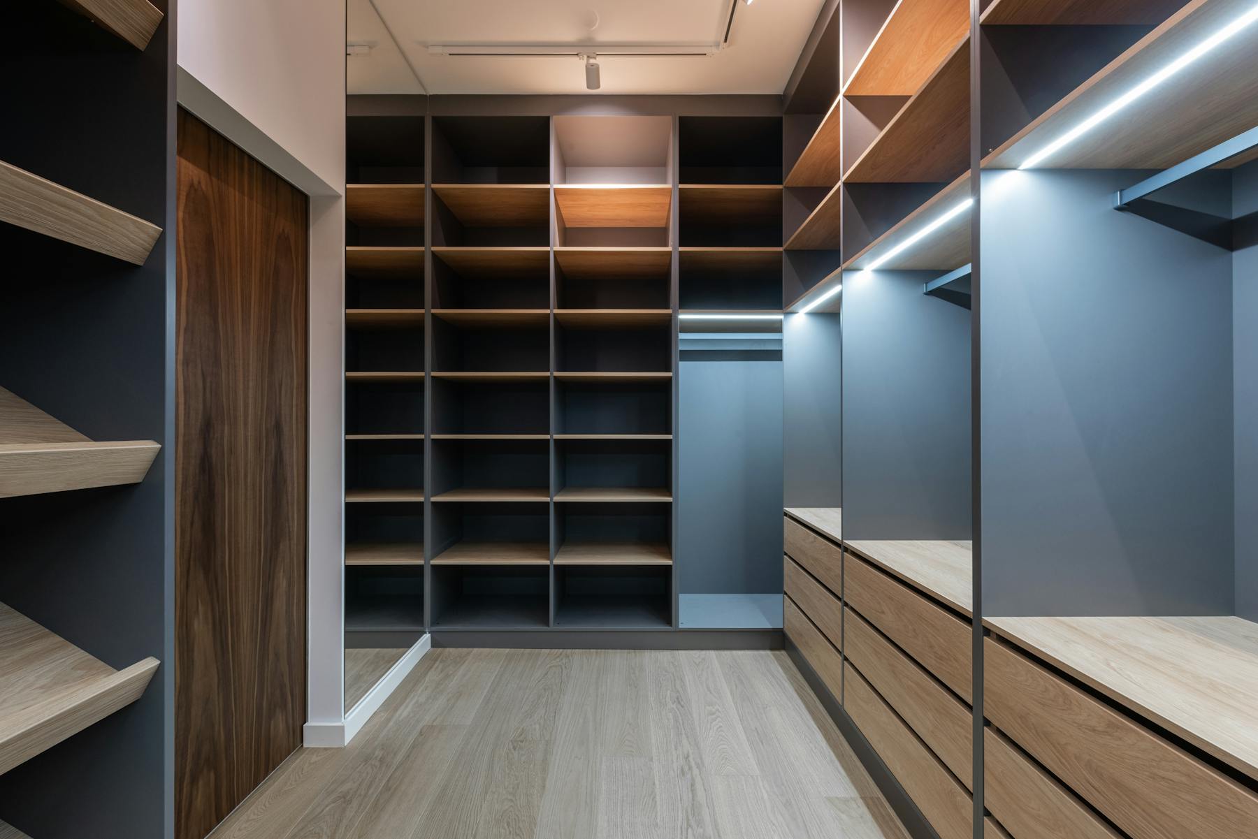 Closet & Wardrobe System visual reference